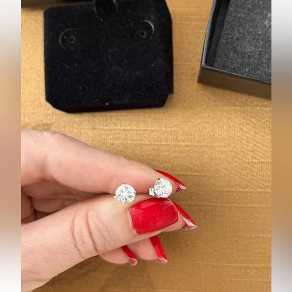 Absolute CZ Galaxy Cut Round Small Stud Pierced Earrings NWT - Picture 2 of 9